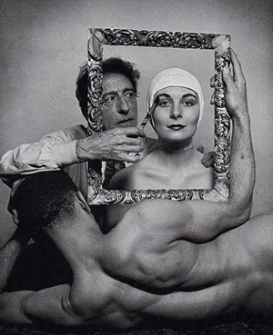 Jean&rsquo;o Cocteau portretas su aktore Ricki Somair &scaron;okėju Leo Coleman, Philippe Halsman, 1949 m.